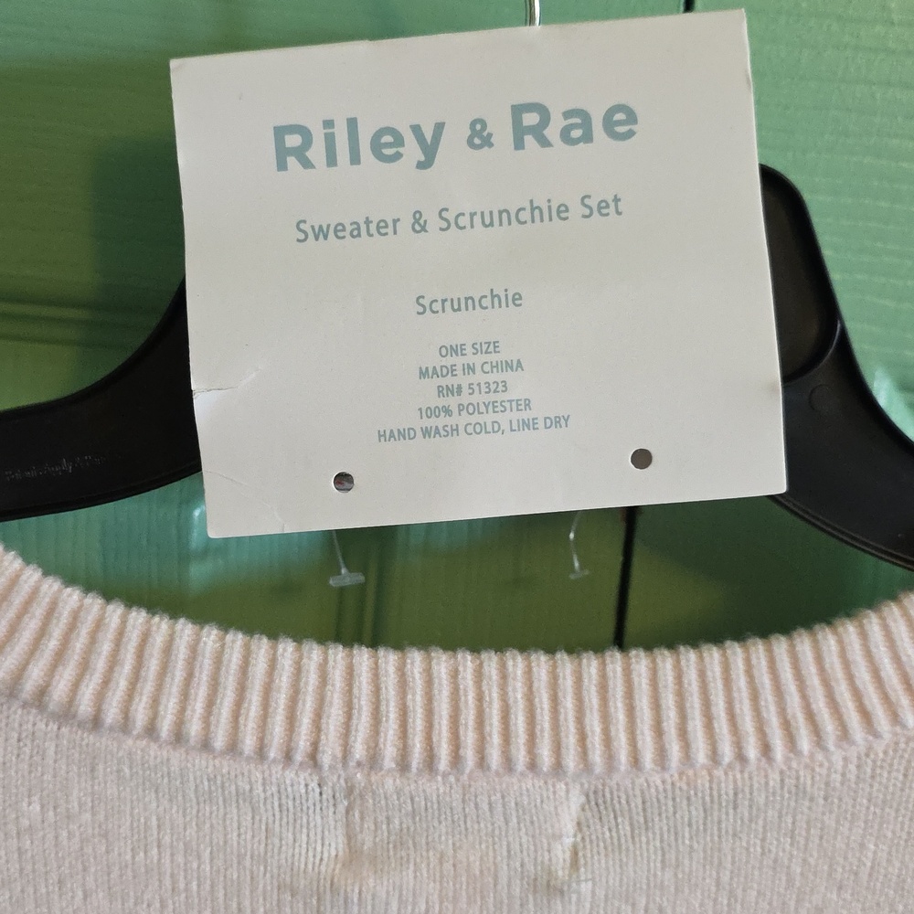 Riley And Rae Cropped Sweater & Scrunchie Set (Size L) NWT Pretty!!! - Picture 6 of 8